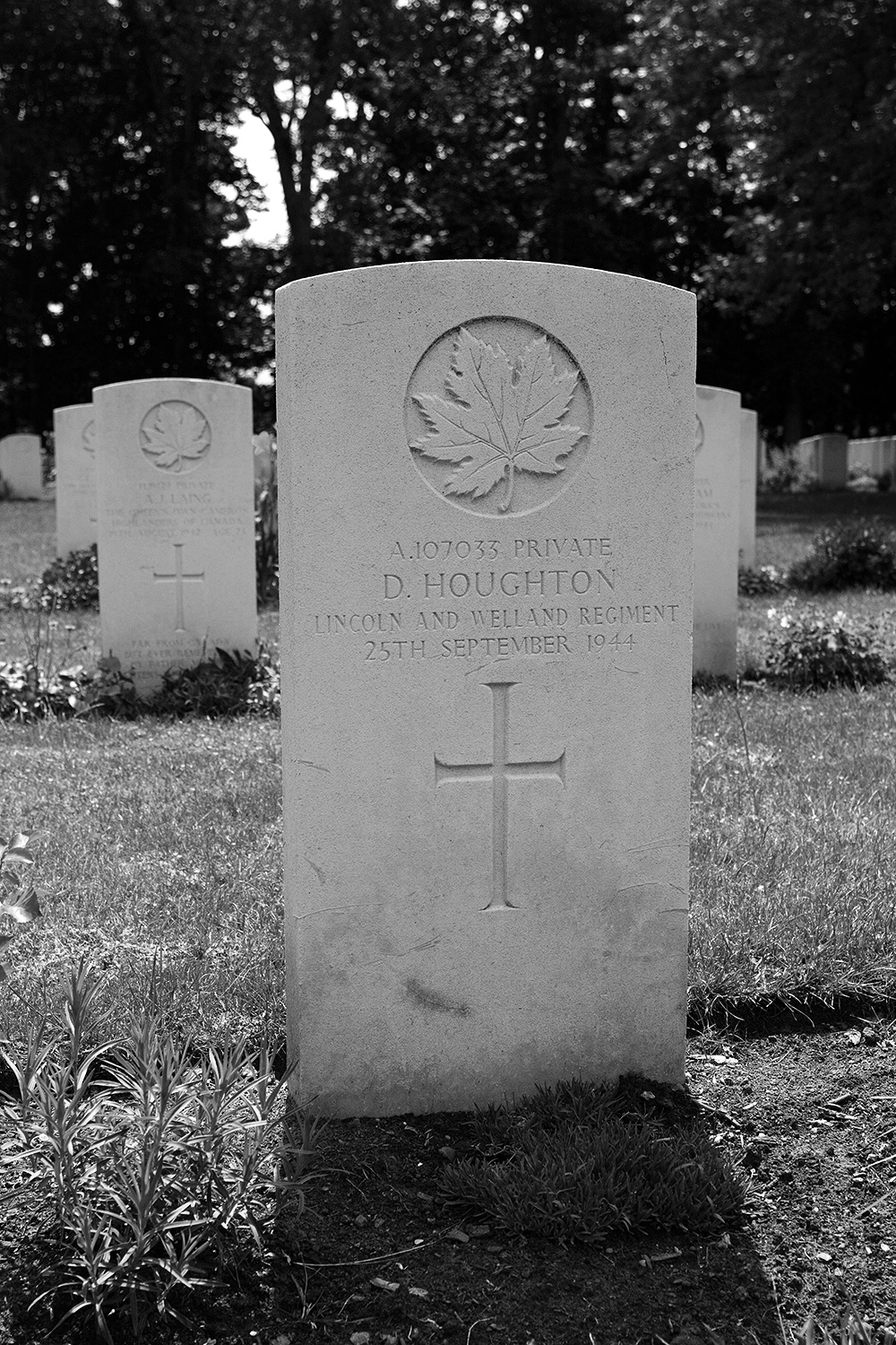 HOUGHTON, DONALD - Lincoln and Welland Regiment, R.C.I.C.