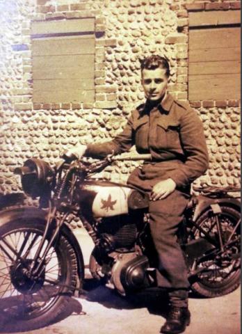 NEWTON, DAVID BEVERLEY - Highland Light Infantry of Canada, R.C.I.C.
