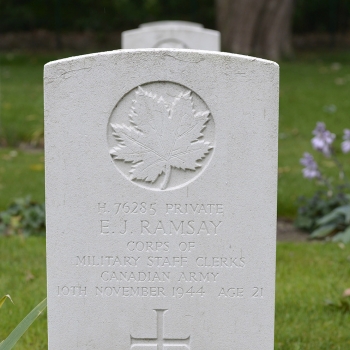 Old headstone with incorrect regiment.
